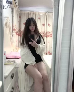 细皮嫩肉小姐姐