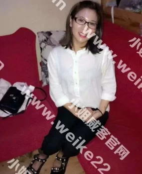 看着很漂亮的兼职妹子。。