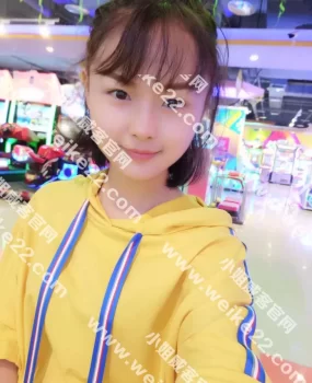 分享一个极品小萝莉，嫩不嫩自己看！