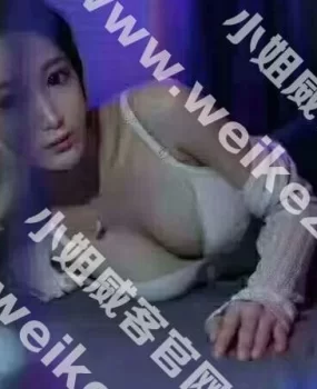 分享甜美系学妹，三点粉嫩完全暴露，服务型的萝莉爽!.