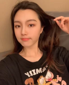 忍痛割爱推荐个极品大学生，三点紧致，粉嫩妹子